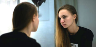 బాడీ డైస్మోర్ఫిక్ డిజార్డర్ బాధితులకు సహాయం చేయగల 10 మార్గాలు Body Dysmorphic Disorder