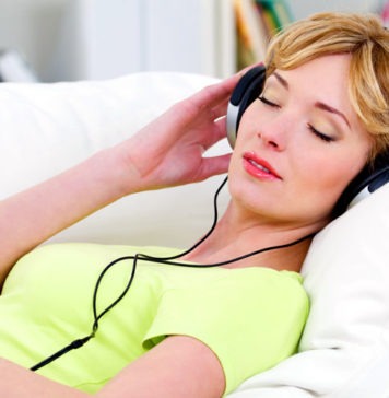 నిద్రకు ఉపక్రమిస్తూ చక్కని సంగీతం వింటే ఏమవుతుందీ? Listening to Music While Sleeping