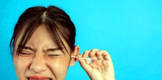 చెవి గులిమి తీవ్రత: కారణాలు, ప్రమాద కారకాలు, చికిత్స Earwax Causes