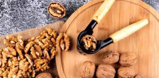 వయస్సు తగ్గించి.. ఇమ్యూనిటీ పెంచే వాల్నట్స్.! - Top 12 Health Benefits of Walnuts in Telugu Health Benefits of Walnuts