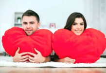 అన్యోన్య భార్యాభర్తల బంధాన్ని బలోపేతం చేసే ఉత్తమ మార్గాలివే.! Husband Wife Relationship