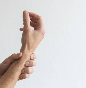 డి క్వెర్వైన్ వ్యాధి: కారణాలు, రోగ నిర్ధారణ మరియు చికిత్స DeQvervains disease