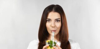 నిమ్మకాయ నీళ్లతో ఈ దుష్ఫ్రభావాలు తెలుసా.? - Be Cautious of these 5 Lemon Water Side Effects Lemon Water Side Effects