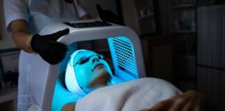 ఎల్ఈడీ లైట్ థెరపీ: ఉపయోగాలు, ఆరోగ్య ప్రయోజనాలు, దుష్ప్రభావాలు - LED Light Therapy: Uses, Benefits, and Safety Considerations LED Light Therapy