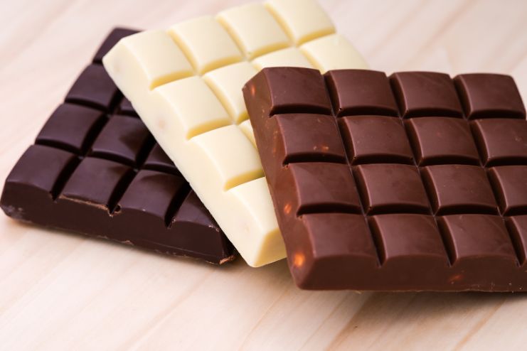 Comparison of light and dark chocolate