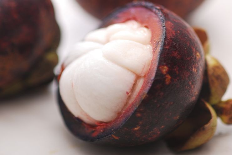 how to eat Mangosteen