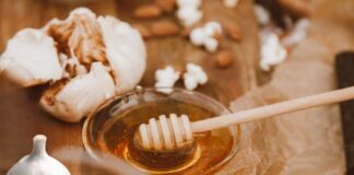 పరగడుపున తేనెతో వెల్లుల్లి.. గుండె సంబంధ రోగాలకు స్వస్తి.! - Health benefits of consuming garlic on an empty stomach Health benefits of consuming garlic on an empty stomach