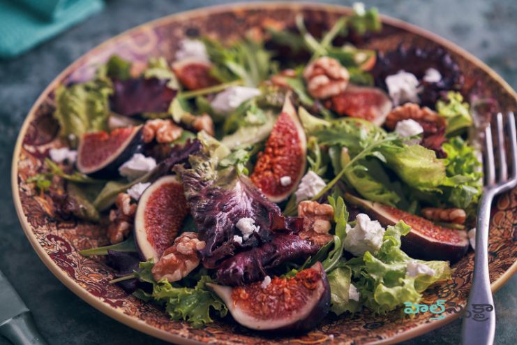 Arugula, walnut and fig salad