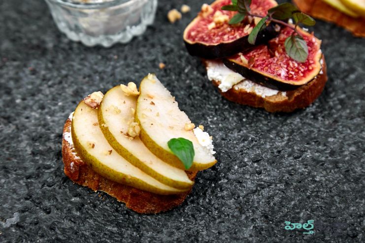 Toast with ricotta and figs