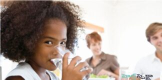 భోజనంతో పాటు ద్రవాలు తాగడం: మంచిదా.? కాదా? - The Surprising Truth About Drinking While Eating The Surprising Truth About Drinking While Eating