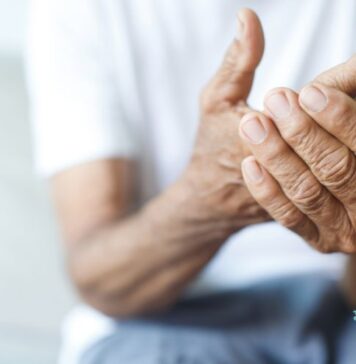 అరచేతుల దురద: సాధారణ కారణాలు, ప్రభావవంతమైన చికిత్స Itchy Palms_ Common Causes and Effective Treatment