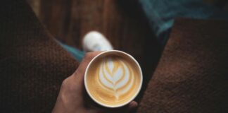 రోజువారీ కాఫీ అలవాటు వృద్ధాప్యాన్ని నెమ్మదిస్తుందా? - Does Your Daily Coffee Habit Slow Down Aging? Does Your Daily Coffee Habit Slow Down Aging