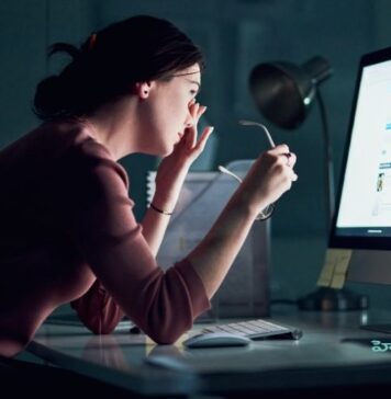 కంటి అలసట: లక్షణాలు, కారకాలు, చికిత్స Eyes strain- Causes, Symptoms and Treatment