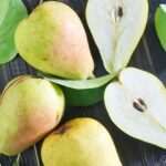 Pears fruits for diabetic diet