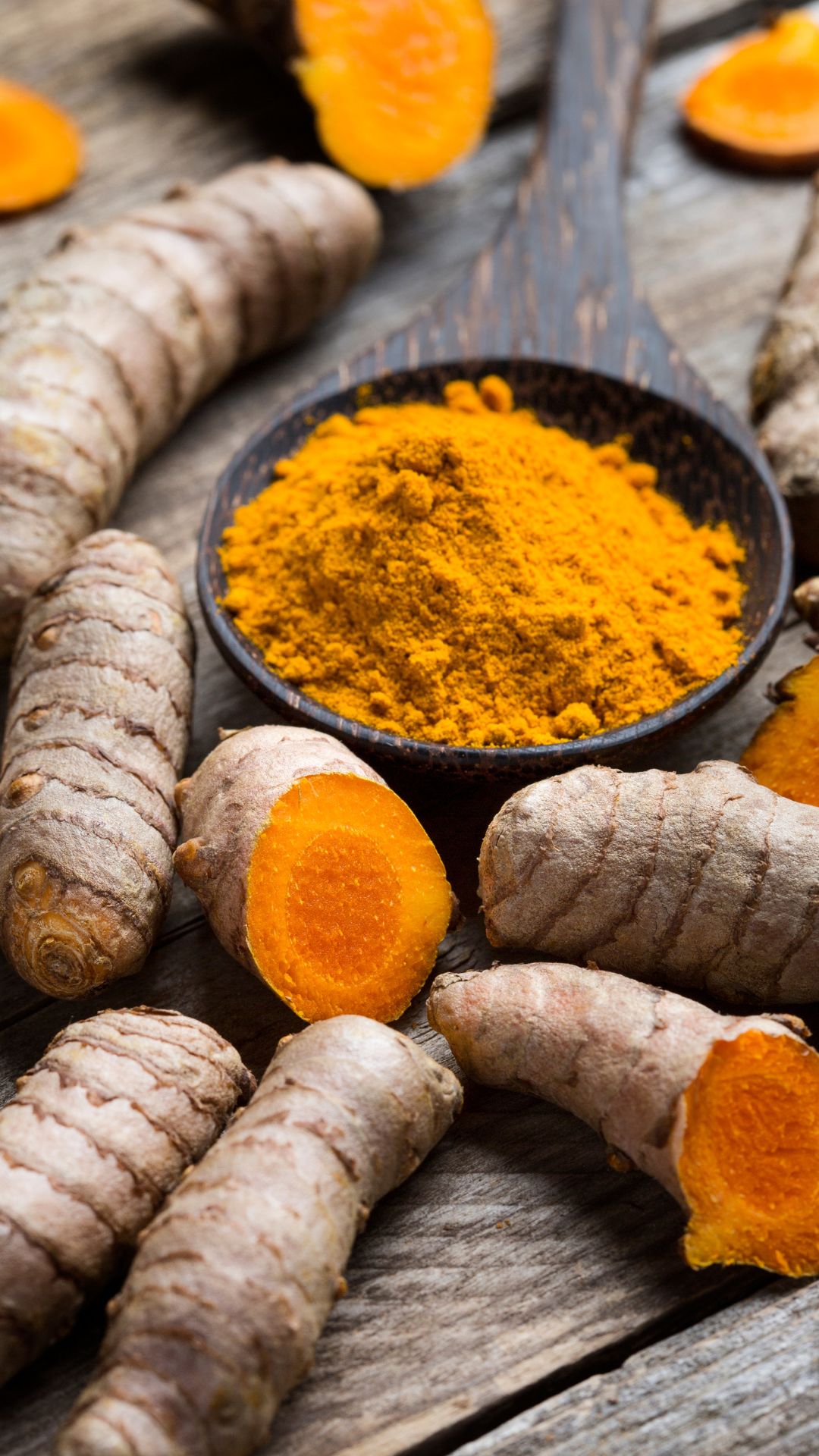 Curcumin with anti-inflammatory properties