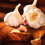 Benefits of Eating Raw Garlic on an Empty Stomach