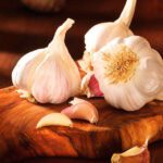 Eating-Raw-Garlic-on-an-Empty-Stomach