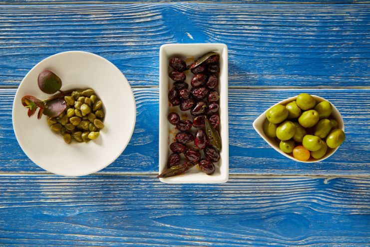 Pickles, olives, and relish
